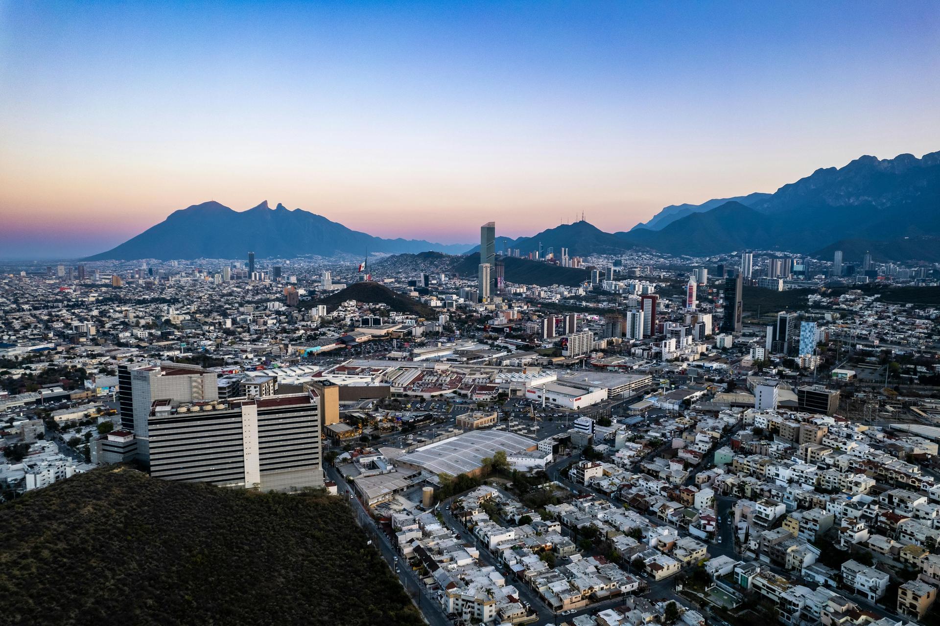 Skyline metropolitano de Nuevo León